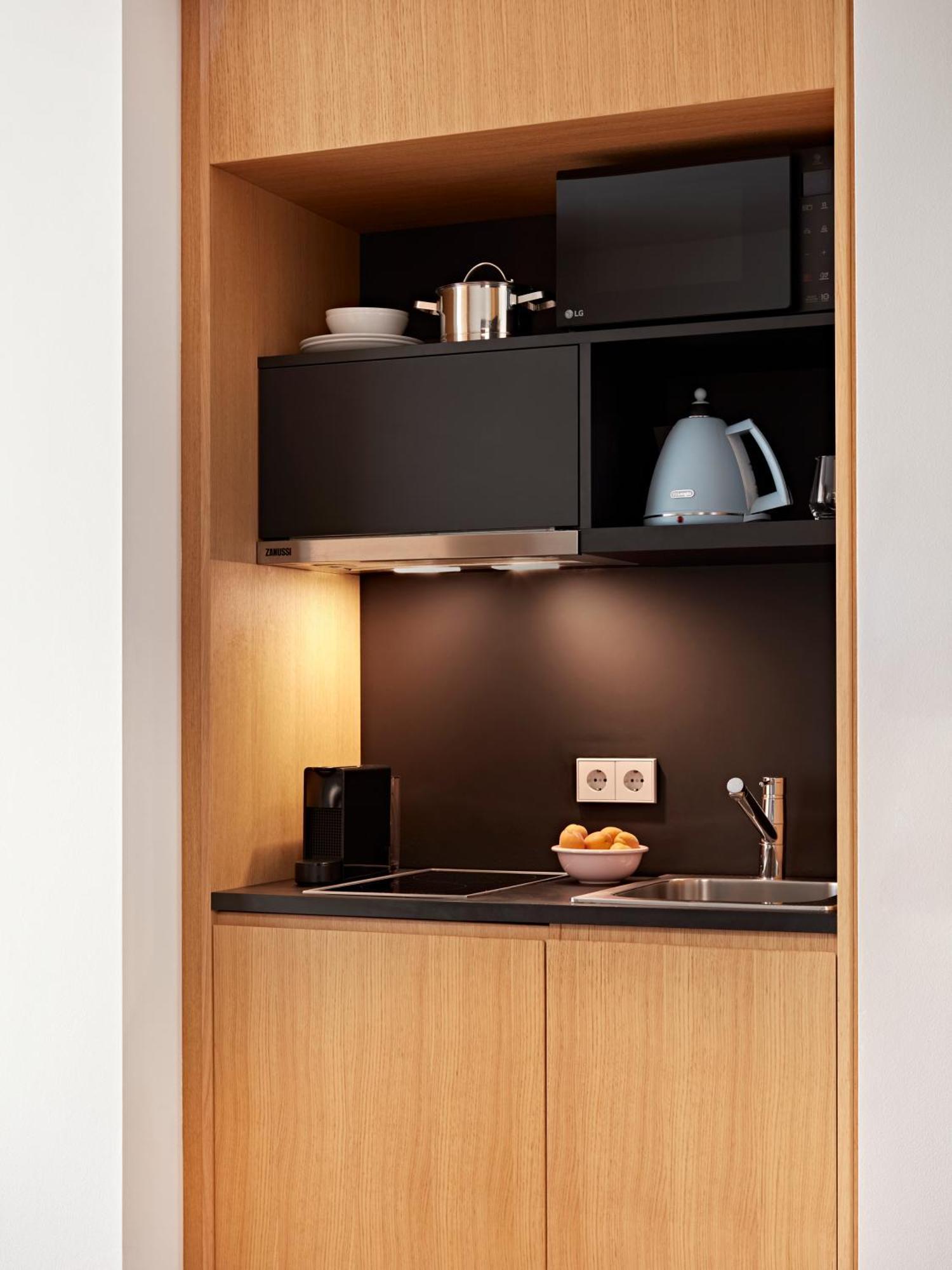 Large Studio Kitchenette Sofa Bed,1731579014:JPEG
